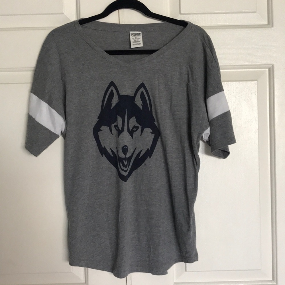 UCONN Husky VS PINK xs tee